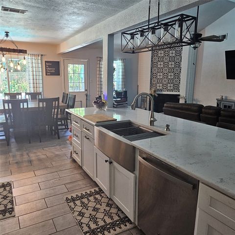 2609 Meadow Green, Bedford, TX 76021