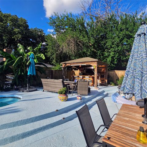 2609 Meadow Green, Bedford, TX 76021