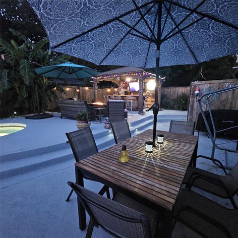 2609 Meadow Green, Bedford, TX 76021