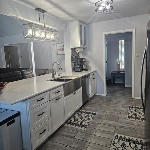 2609 Meadow Green, Bedford, TX 76021