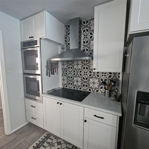 2609 Meadow Green, Bedford, TX 76021