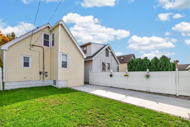 1201 S 75th STREET, West Allis, WI 53214