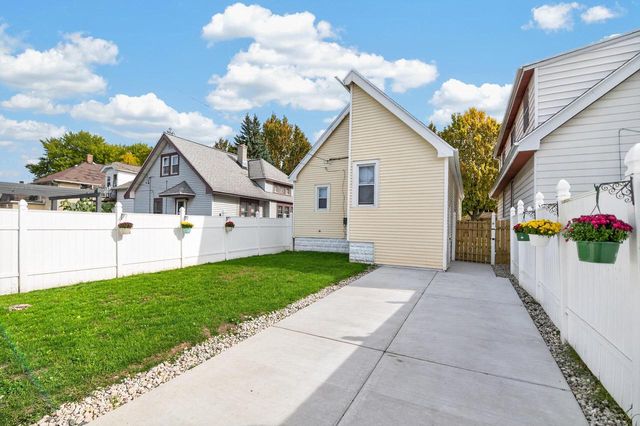 1201 S 75th STREET, West Allis, WI 53214