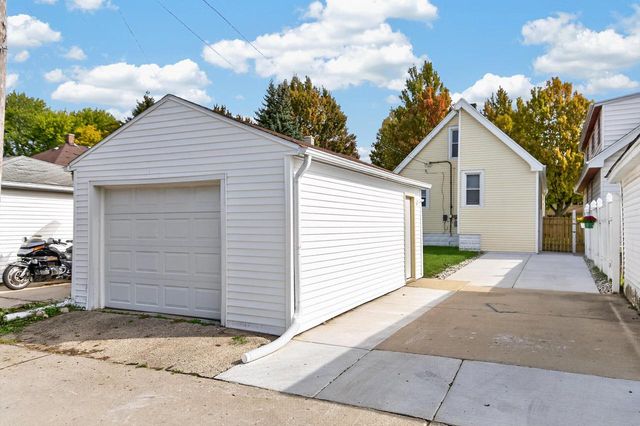 1201 S 75th STREET, West Allis, WI 53214