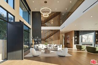 16110 Meadowview Drive, Encino (los Angeles), CA 91436