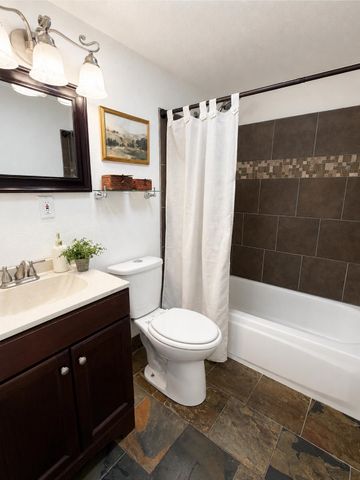 1407 W Kiernan Ave, Spokane, WA 99205