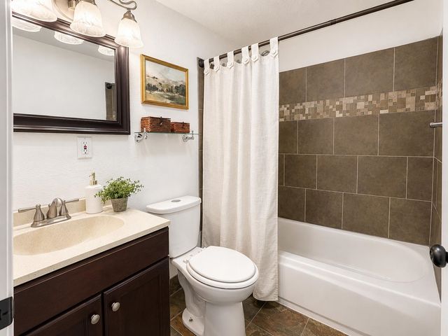 1407 W Kiernan Ave, Spokane, WA 99205
