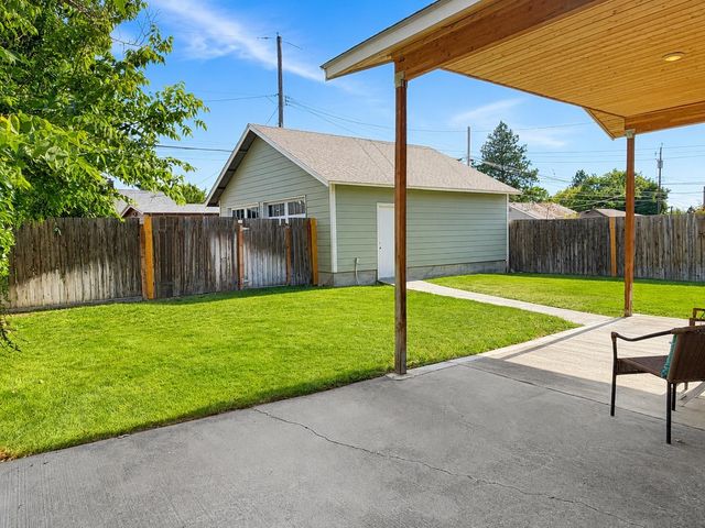 1407 W Kiernan Ave, Spokane, WA 99205