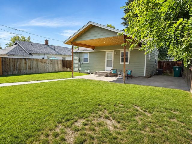 1407 W Kiernan Ave, Spokane, WA 99205