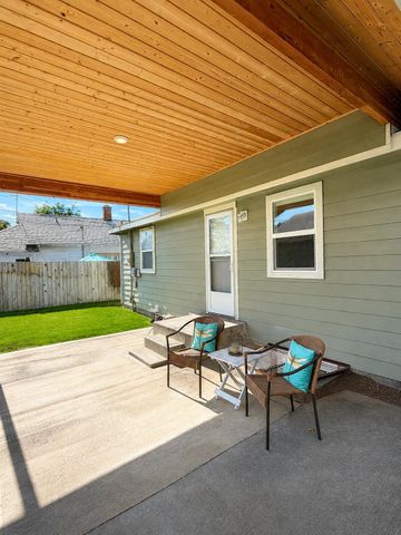 1407 W Kiernan Ave, Spokane, WA 99205