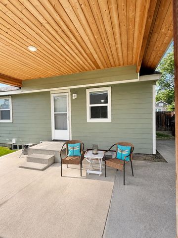 1407 W Kiernan Ave, Spokane, WA 99205