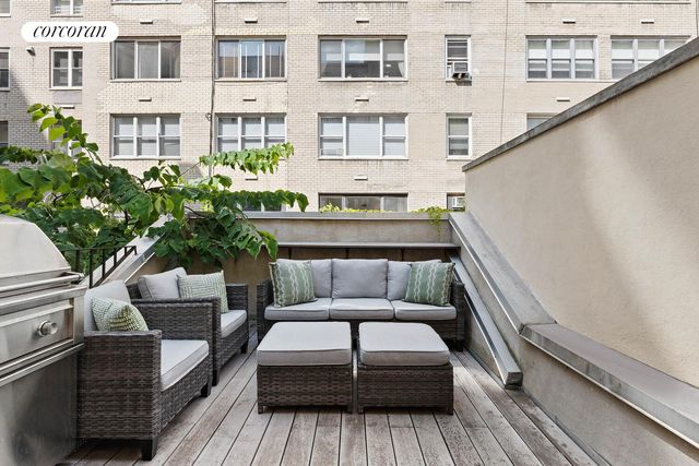 9 E 82ND Street, New York City, NY 10028