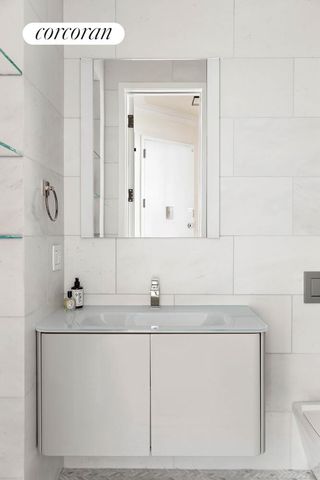 9 E 82ND Street, New York City, NY 10028