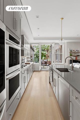 9 E 82ND Street, New York City, NY 10028