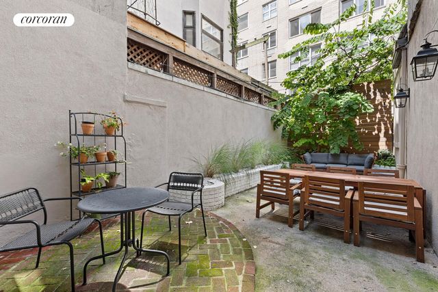 9 E 82ND Street, New York City, NY 10028