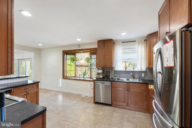 1801 N HILLS AVE, Willow Grove, PA 19090