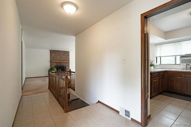 2120 Arbor Avenue, Wixom, MI 48393