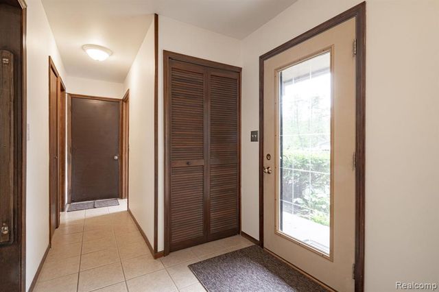 2120 Arbor Avenue, Wixom, MI 48393