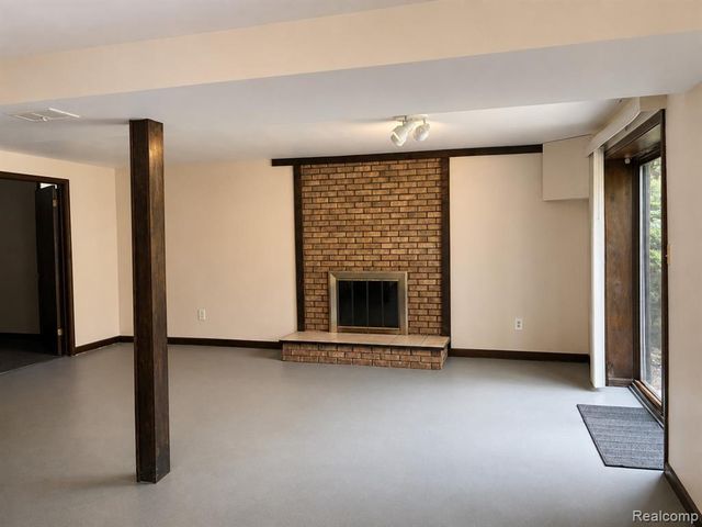 2120 Arbor Avenue, Wixom, MI 48393