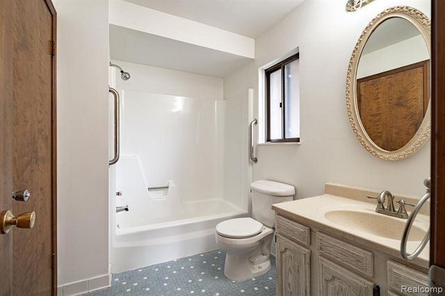 2120 Arbor Avenue, Wixom, MI 48393