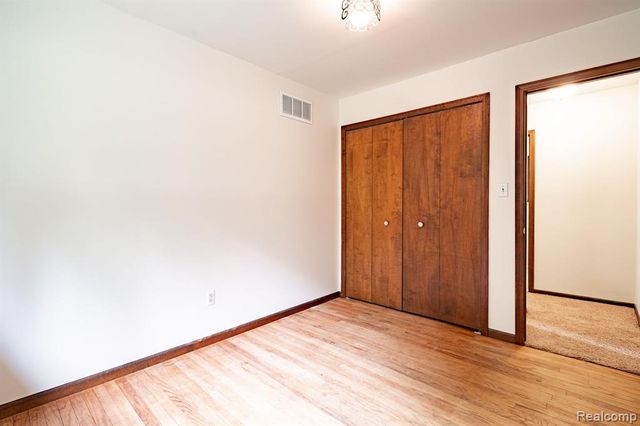 2120 Arbor Avenue, Wixom, MI 48393