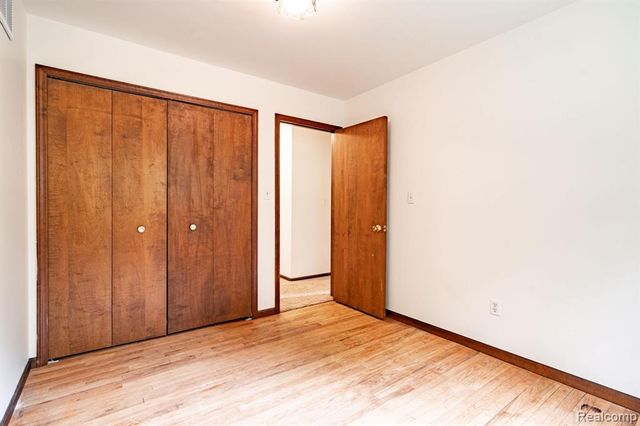 2120 Arbor Avenue, Wixom, MI 48393