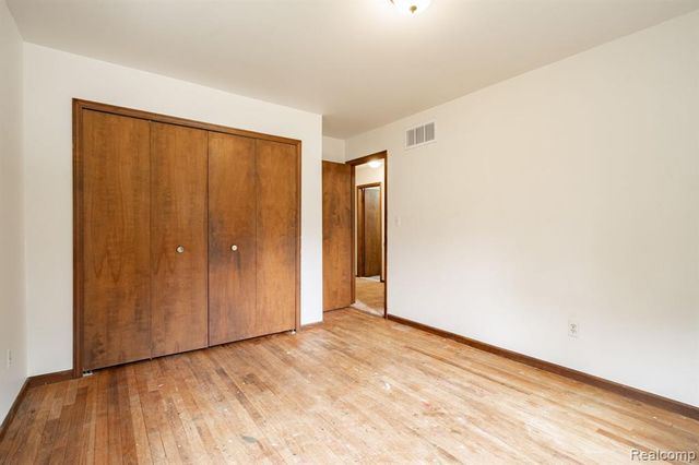 2120 Arbor Avenue, Wixom, MI 48393