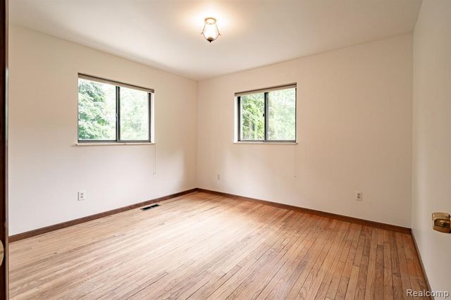 2120 Arbor Avenue, Wixom, MI 48393