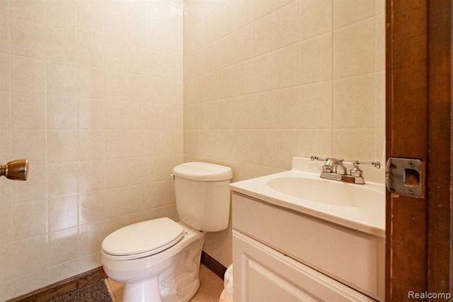 2120 Arbor Avenue, Wixom, MI 48393