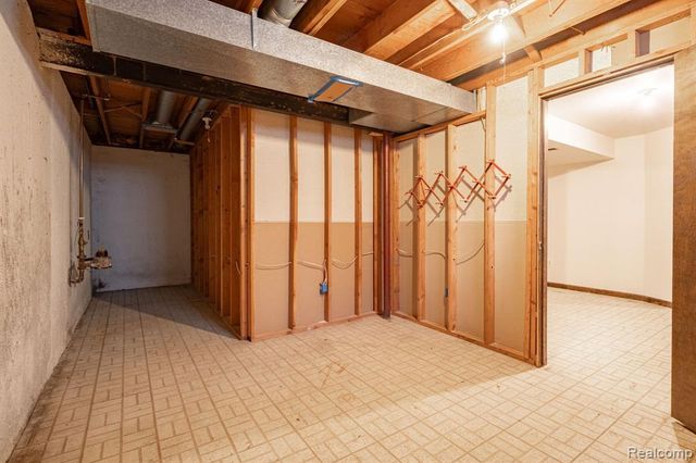 2120 Arbor Avenue, Wixom, MI 48393