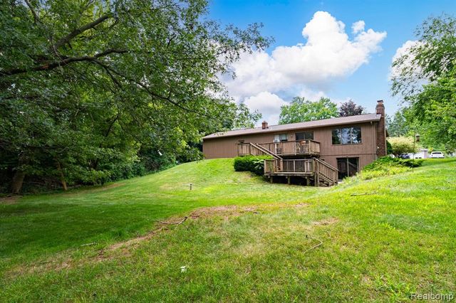 2120 Arbor Avenue, Wixom, MI 48393