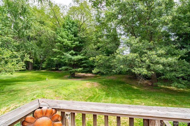 2120 Arbor Avenue, Wixom, MI 48393