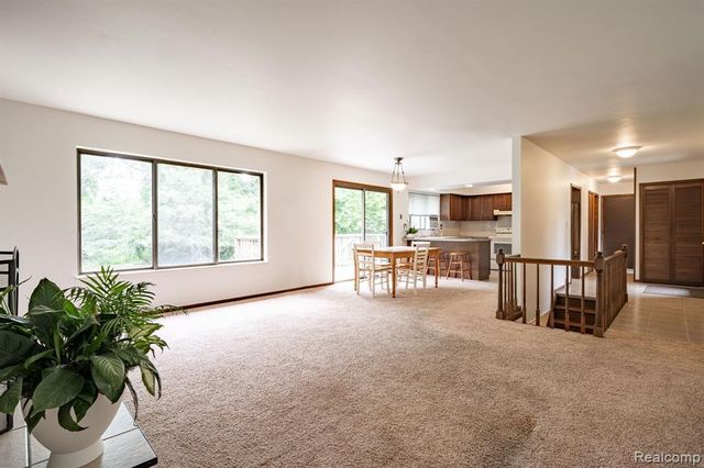 2120 Arbor Avenue, Wixom, MI 48393