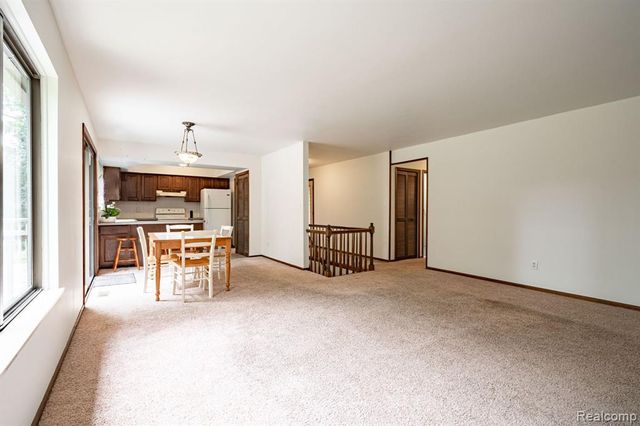 2120 Arbor Avenue, Wixom, MI 48393