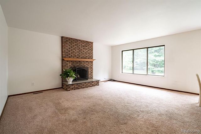 2120 Arbor Avenue, Wixom, MI 48393