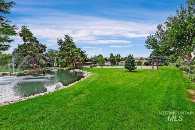8359 W Willowdale Dr, Garden City, ID 83714