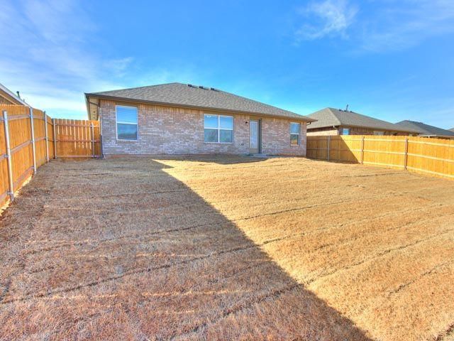 1702 Highland Loop, Guthrie, OK 73044