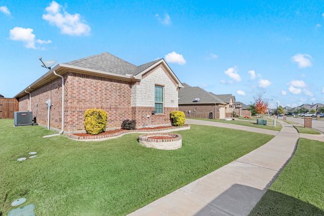 1684 Laramie Lane, Burleson, TX 76028