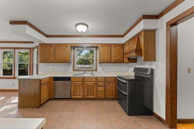 2377 South Hilton Avenue, Springfield, MO 65807
