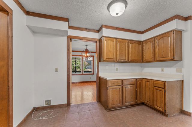2377 South Hilton Avenue, Springfield, MO 65807