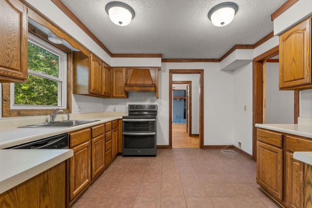 2377 South Hilton Avenue, Springfield, MO 65807