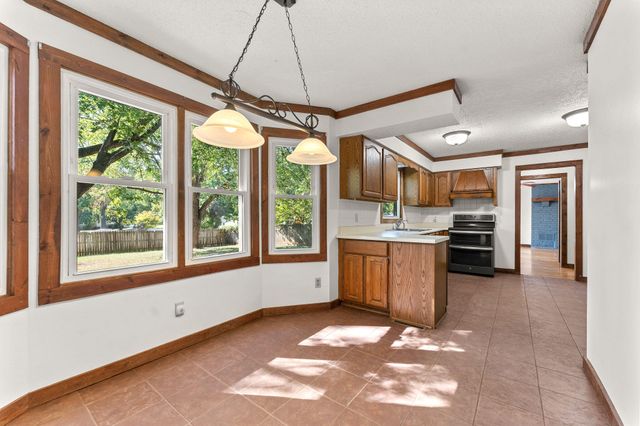 2377 South Hilton Avenue, Springfield, MO 65807