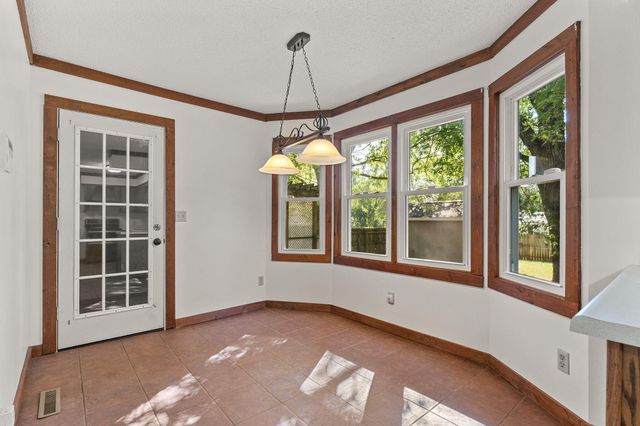 2377 South Hilton Avenue, Springfield, MO 65807