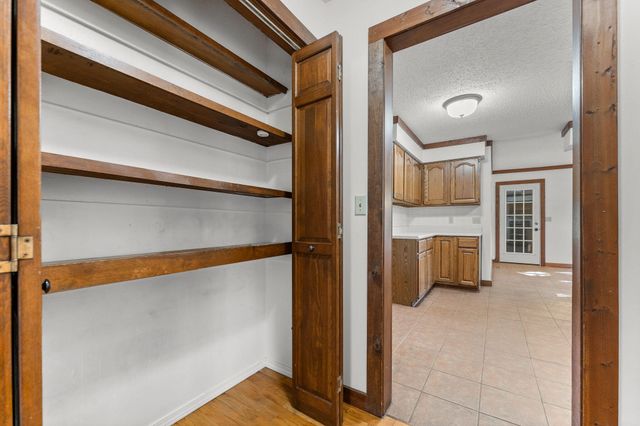 2377 South Hilton Avenue, Springfield, MO 65807
