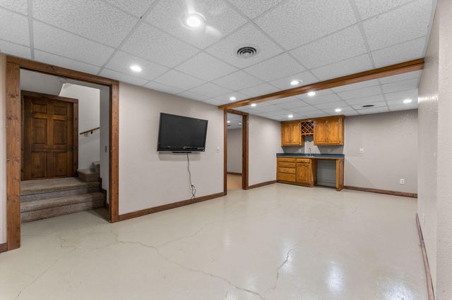 2377 South Hilton Avenue, Springfield, MO 65807