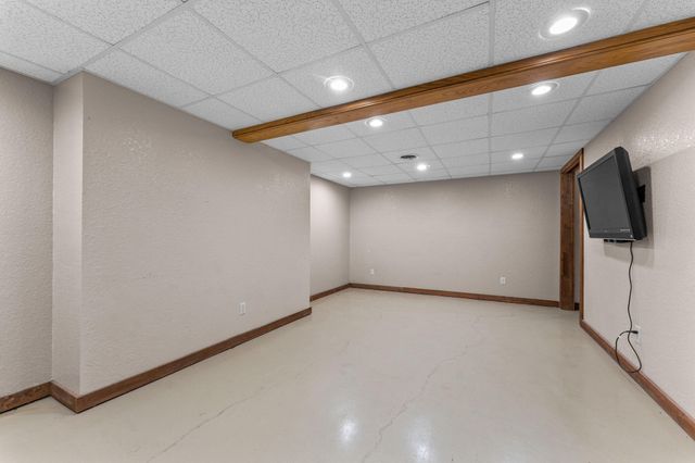 2377 South Hilton Avenue, Springfield, MO 65807