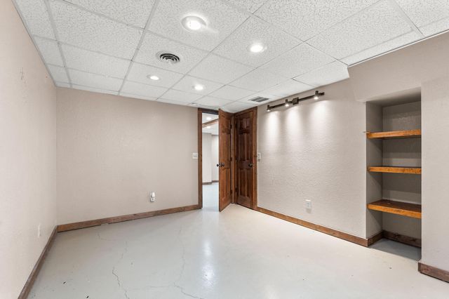 2377 South Hilton Avenue, Springfield, MO 65807