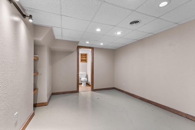 2377 South Hilton Avenue, Springfield, MO 65807