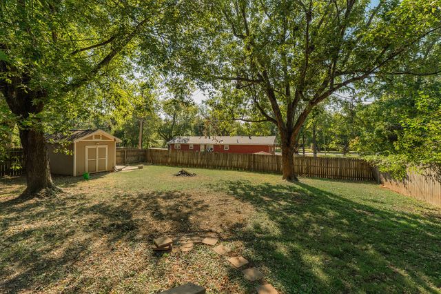 2377 South Hilton Avenue, Springfield, MO 65807
