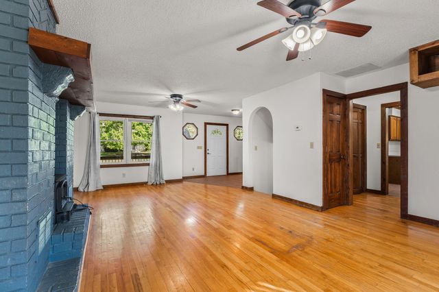 2377 South Hilton Avenue, Springfield, MO 65807